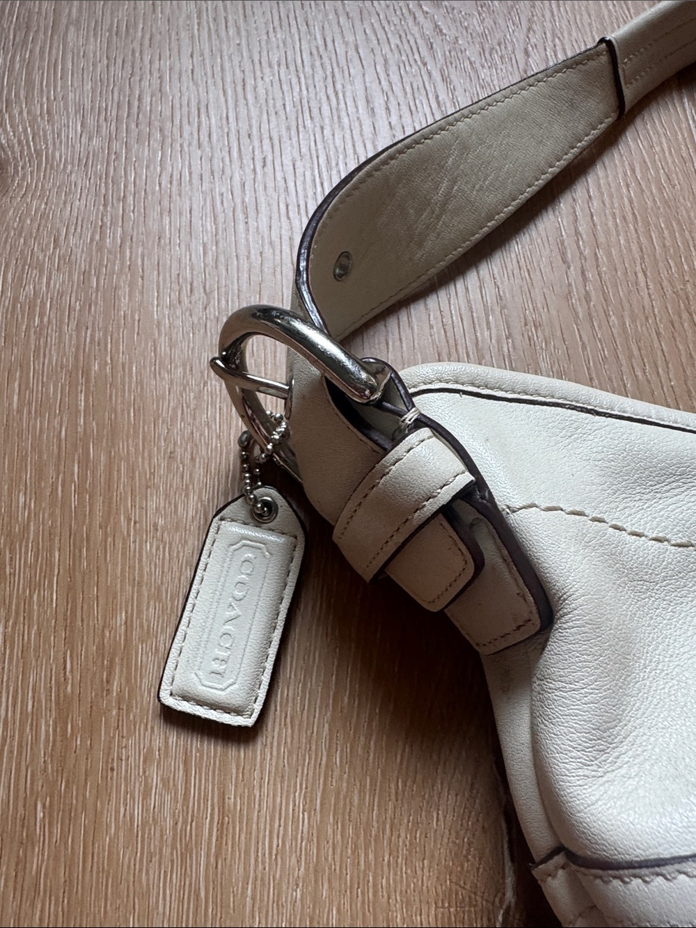 Coach 9541 small cream leather shoulder purse. Good condition. 90’s vintage. - Picture 8 of 10